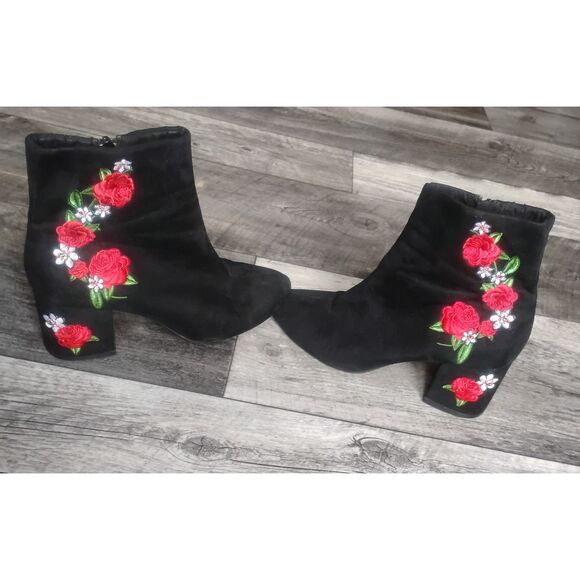 Pull & Bear Women's Size 38 US Size 7.5 Rose Black Suede Boots - Picture 1 of 8